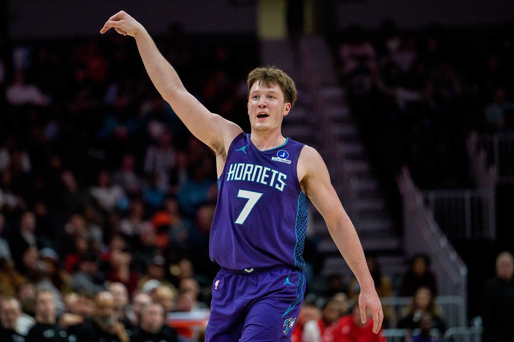 开云体育-稳稳的幸福！4号秀克尼佩尔14中7&amp;三分8中4贡献20分4板 正负值+22